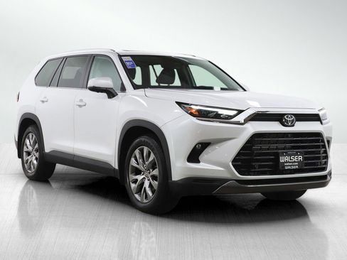 Used 2024 Toyota Grand Highlander Limited image 7