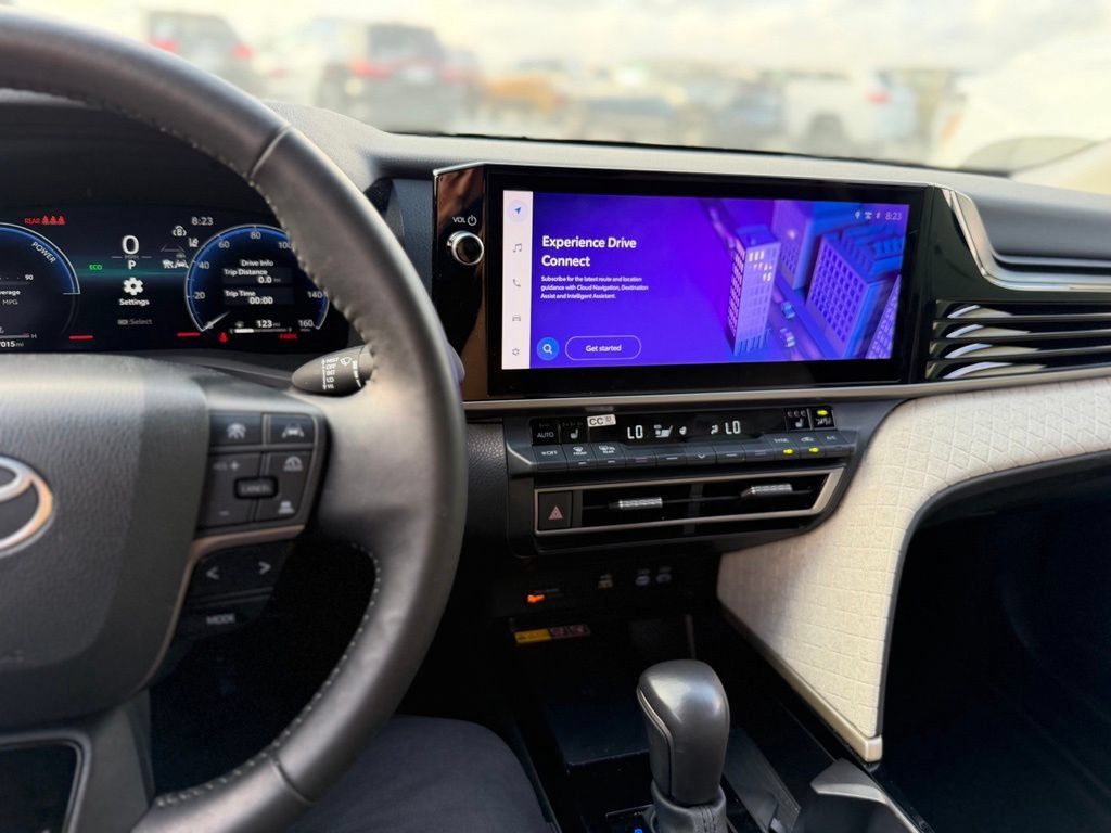 Used 2025 Toyota Camry XLE FWD image 8