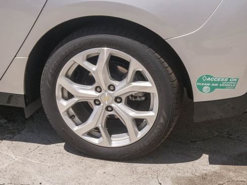 Used 2017 Chevrolet Volt Premier w/ Driver Confidence II Package FWD image 6