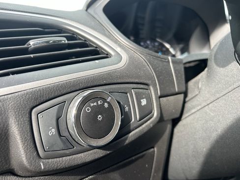 Used 2023 Ford Edge SEL image 14