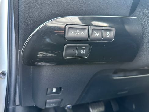 Used 2020 Toyota Prius LE image 17