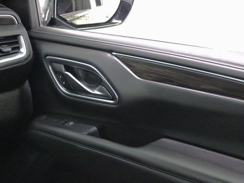 Used 2021 Chevrolet Suburban Z71 w/ Z71 Signature Package image 58