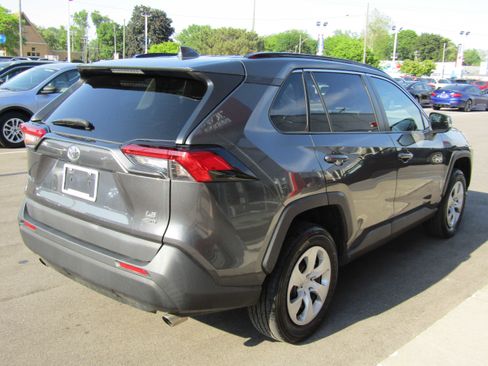 Used 2019 Toyota RAV4 LE AWD/4WD image 5
