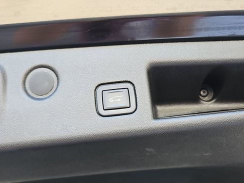 Used 2022 Chevrolet Equinox RS w/ RS Leather Package image 33