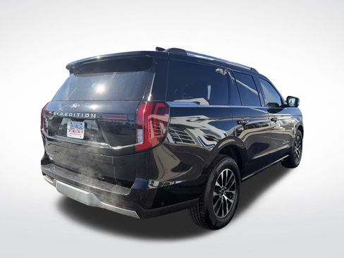 Certified 2025 Ford Expedition Platinum image 8