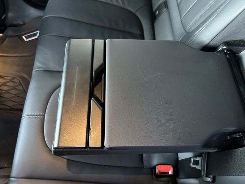 Used 2022 BMW X6 xDrive40i w/ M Sport Package image 42