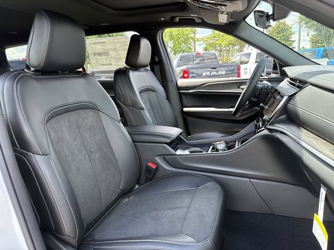 New 2026 Jeep Grand Cherokee L 4WD image 31