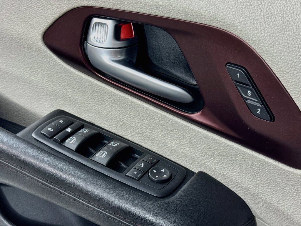 Used 2017 Chrysler Pacifica Limited FWD image 18