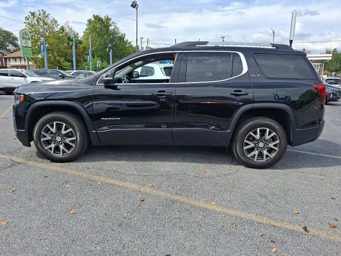 Used 2023 GMC Acadia SLE w/ Driver Convenience Package image 2