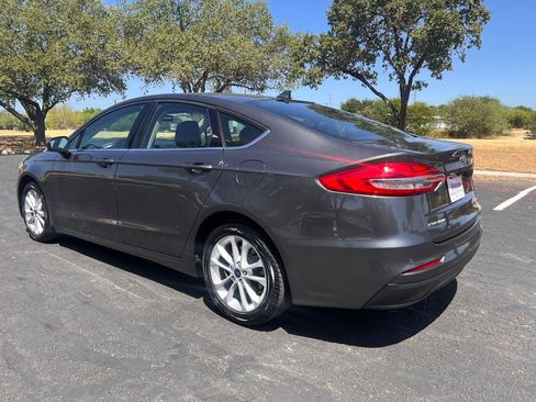 Used 2020 Ford Fusion SE image 7