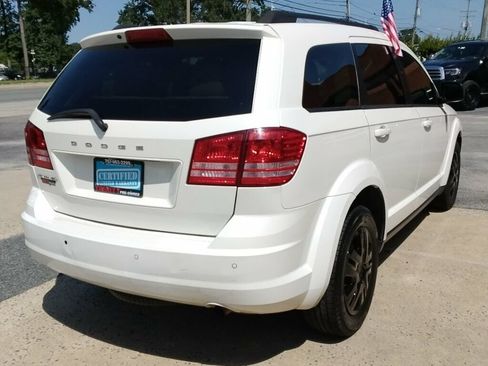 Used 2020 Dodge Journey SE FWD image 4