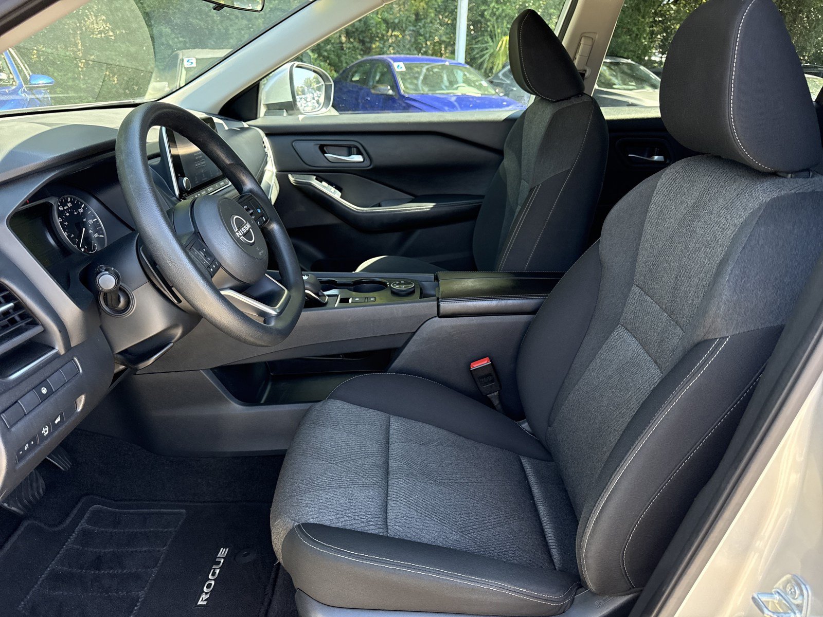 Used 2024 Nissan Rogue SV AWD/4WD image 11