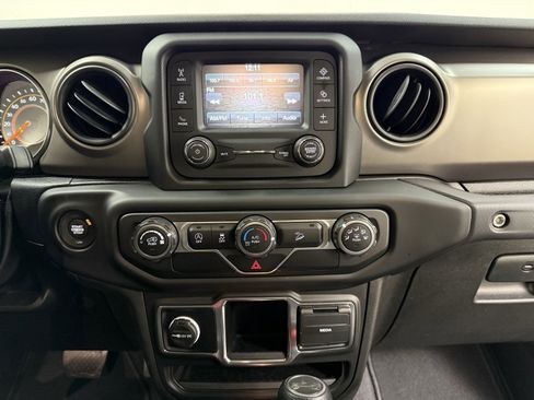 Used 2019 Jeep Wrangler Unlimited Sport image 21