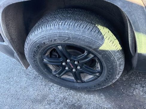 Used 2021 GMC Acadia AT4 w/ Trailering Package image 9