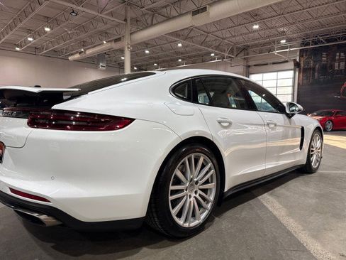 Used 2017 Porsche Panamera image 38