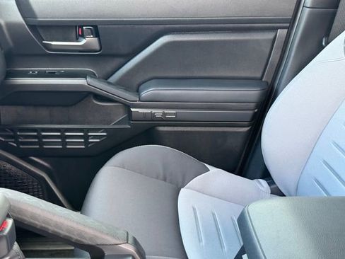 Used 2025 Toyota Tacoma TRD Sport image 10