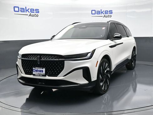 Used 2024 Lincoln Nautilus Reserve w/ Jet Appearance Package (87T) image 4