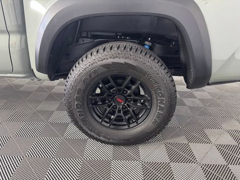 Used 2022 Toyota Tacoma TRD Off-Road w/ Technology Package AWD/4WD image 13