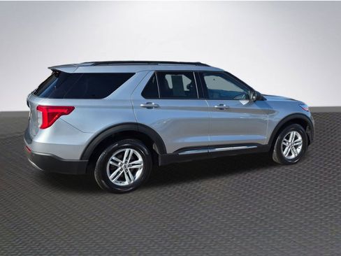 Certified 2023 Ford Explorer XLT w/ Equipment Group 202A image 5