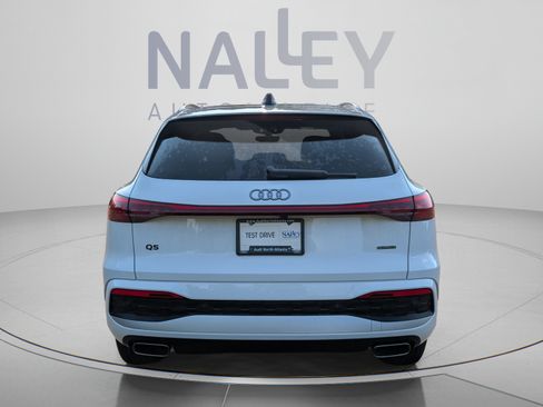 Certified 2025 Audi Q5 Premium w/ Convenience Package AWD/4WD image 4