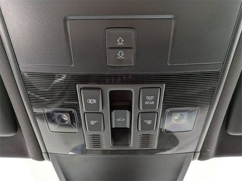 Used 2023 Volkswagen Tiguan SE R-Line image 14