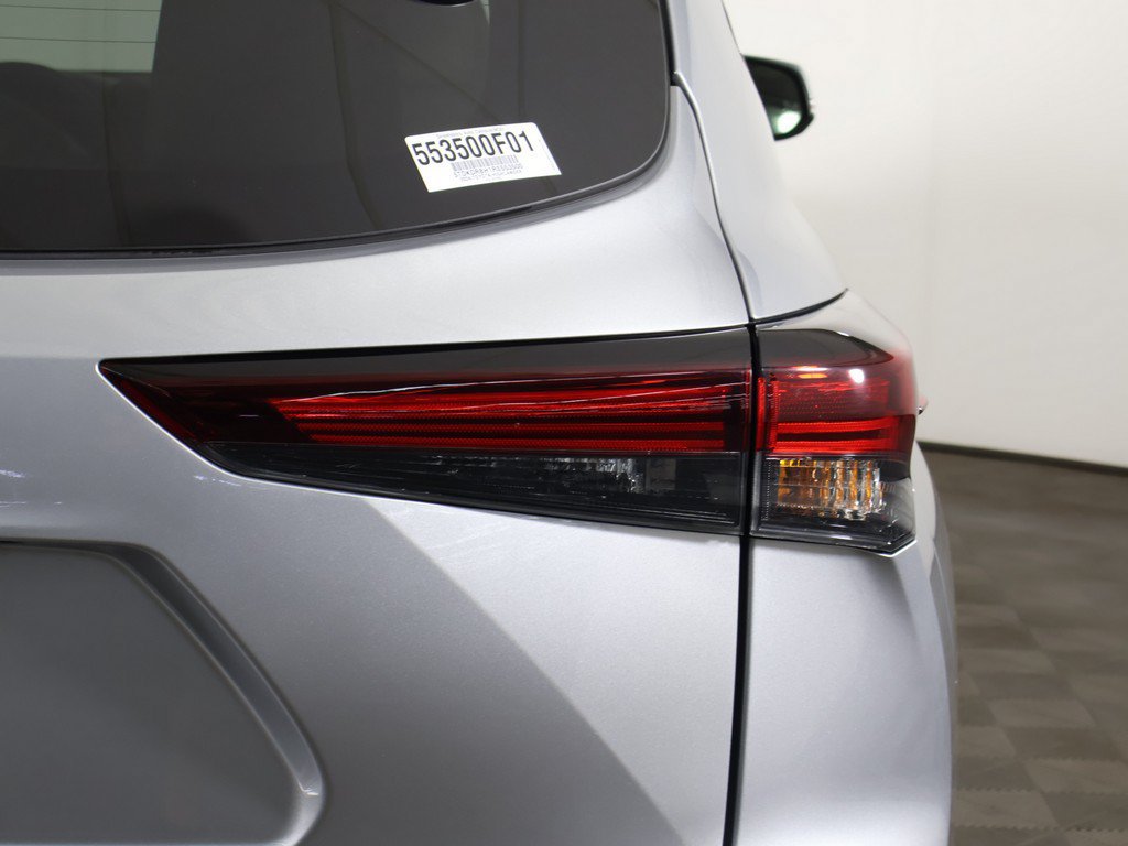Used 2024 Toyota Highlander XLE AWD/4WD image 17