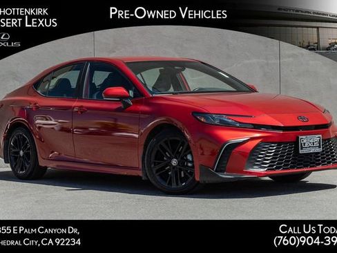 Used 2025 Toyota Camry SE w/ Convenience Package image 1