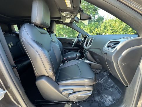 Used 2021 Jeep Compass Latitude w/ Sun and Sound Group AWD/4WD image 39