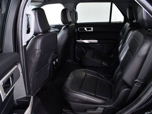 Used 2022 Ford Explorer XLT w/ Equipment Group 202A image 16