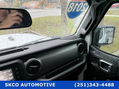 Used 2018 Jeep Wrangler Unlimited Sport AWD/4WD image 24
