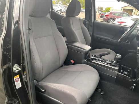 Used 2018 Toyota Tacoma TRD Off-Road w/ Technology Package AWD/4WD image 10
