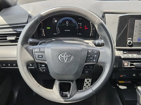 Used 2025 Toyota Camry SE FWD image 15