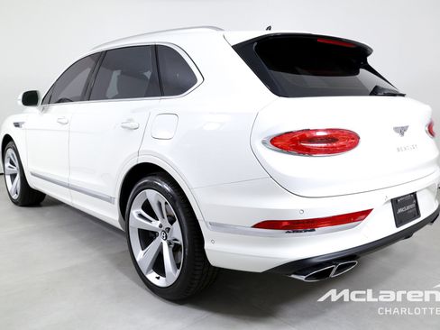 Used 2023 Bentley Bentayga Plug-In Hybrid image 6