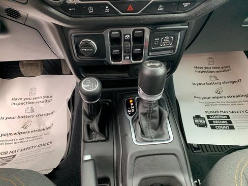 Used 2024 Jeep Wrangler Sport S image 25