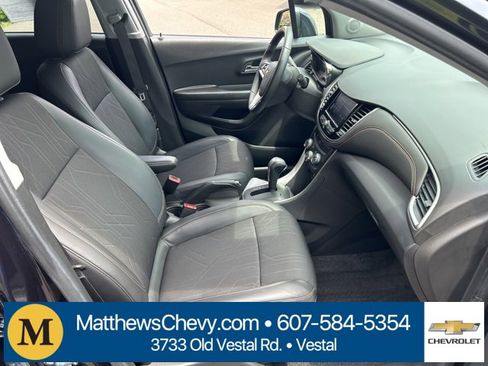 Certified 2022 Chevrolet Trax LT w/ LT Convenience Package image 7