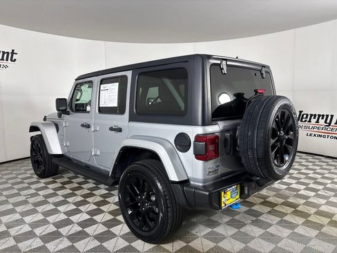Used 2022 Jeep Wrangler Unlimited Sahara AWD/4WD image 6