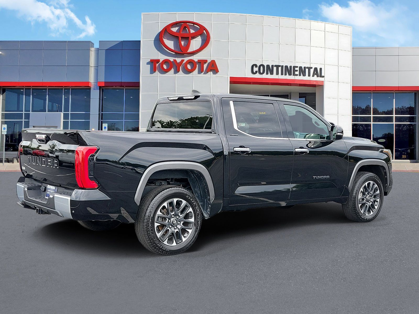 Used 2025 Toyota Tundra Limited AWD/4WD image 5