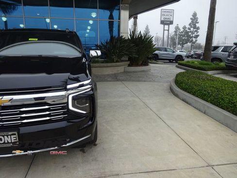 New 2026 Chevrolet Suburban Premier image 33