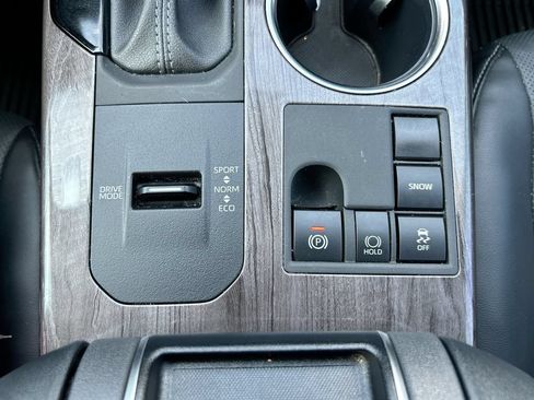 Used 2024 Toyota Highlander Platinum FWD image 37