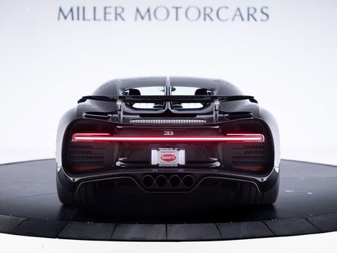 Used 2020 Bugatti Chiron image 4
