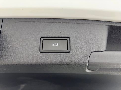 Used 2022 Volkswagen Atlas Cross Sport SE w/ Panoramic Sunroof Package image 75