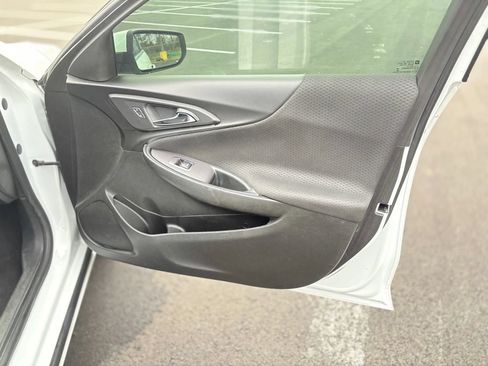 Used 2018 Chevrolet Malibu LT FWD image 14