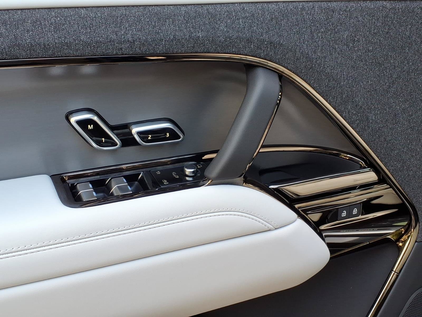 New 2027 Land Rover Range Rover Sport SE AWD/4WD image 10