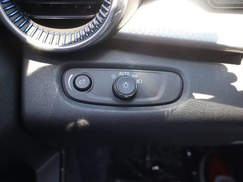 New 2026 Chevrolet Trax LT w/ Sunroof Package FWD image 13