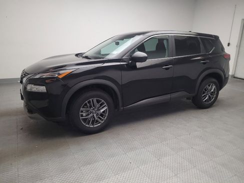 Used 2023 Nissan Rogue S image 2