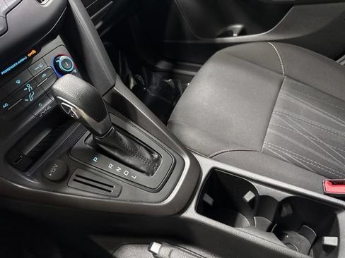 Used 2018 Ford Focus SE FWD image 20