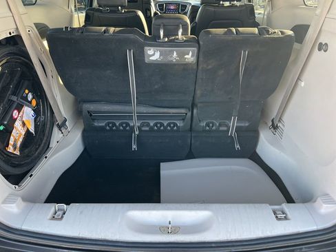 Used 2017 Chrysler Pacifica Touring-L Plus w/ Advanced Safetytec Group image 7