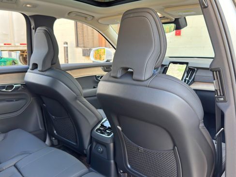 Used 2025 Volvo XC90 T8 Plus w/ Protection Package Premier AWD/4WD image 39