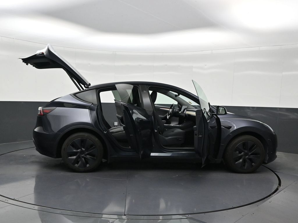 Used 2024 Tesla Model Y Long Range AWD/4WD image 31