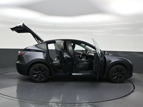 Used 2024 Tesla Model Y Long Range AWD/4WD image 31
